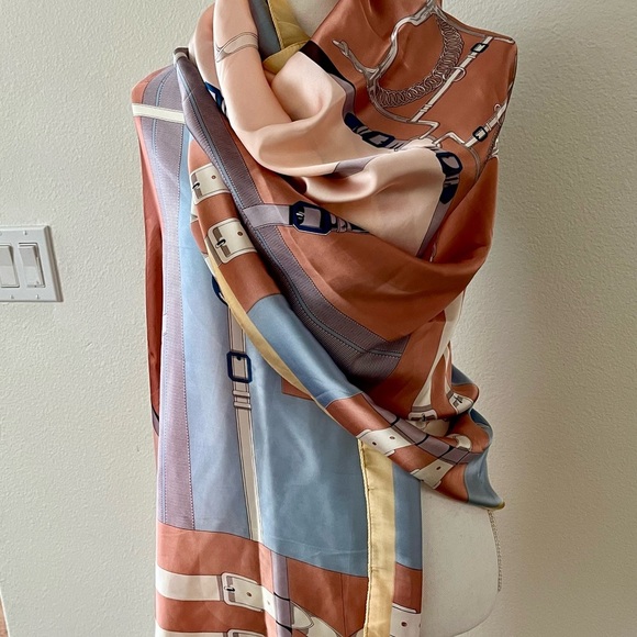 Elegant Multicolor Scarf with Belt Design 36/70 inch - Picture 2 of 11